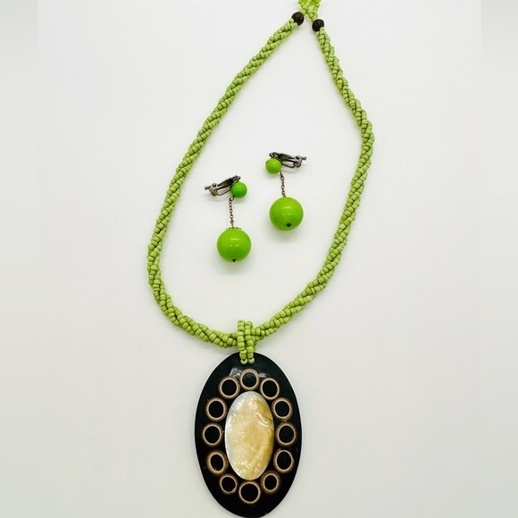 Retro Vintage Green Peruvian Shell Necklace & Earrings - Picture 3 of 17